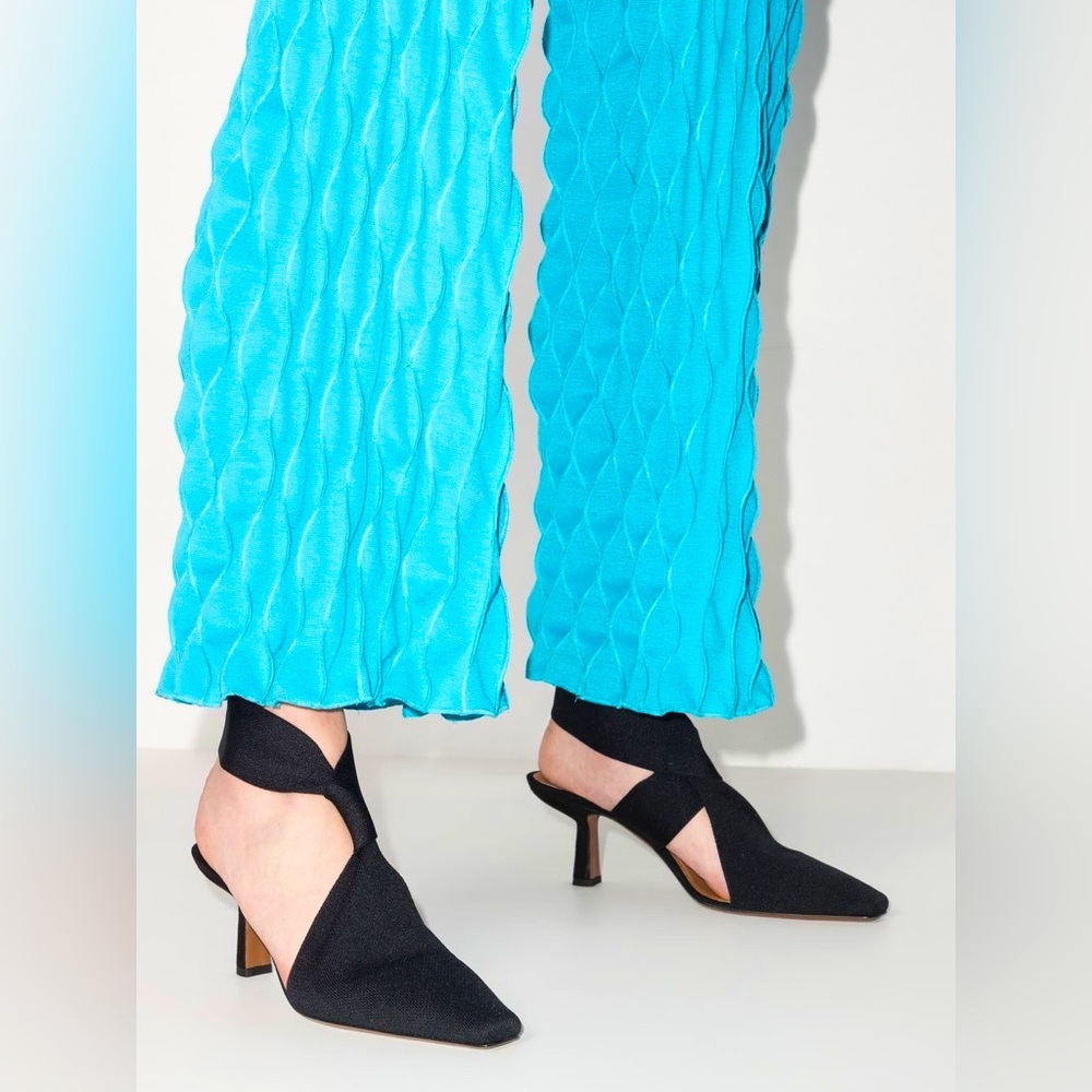 Authentic Neous Avior Heels